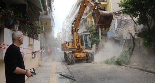 Κατεδάφιση εγκαταλελειμμένου ακινήτου στο κέντρο της πόλης από τον Δήμο Πειραιά