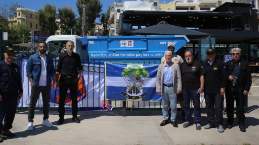 Ο Δήμαρχος Πειραιά Γιάννης Μώραλης  στον υποβρύχιο καθαρισμό  του «Όλοι Μαζί Μπορούμε»  στο Μικρολίμανο