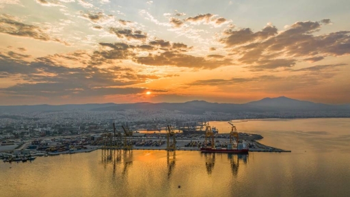 Γιατί το λιμάνι Θεσσαλονίκης αντέχει ακόμη την κρίση
