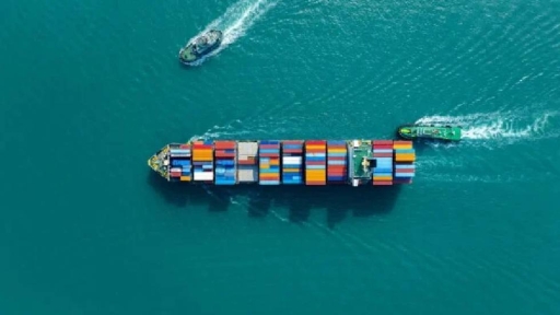 Πρόσκρουση containership σε μπλόκια του προβλήτα Ακροκεράμου