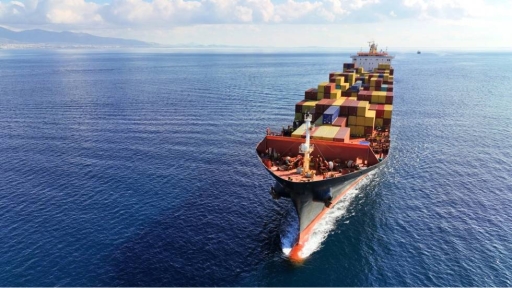 Έως 300% πάνω οι ναύλοι στα containerships