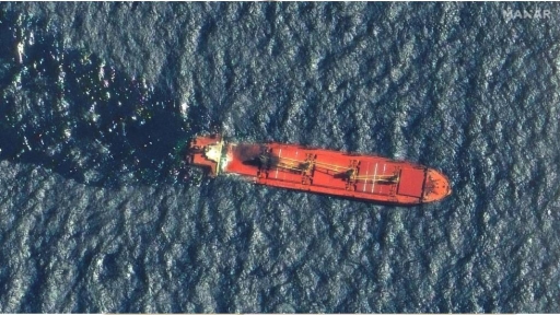 Rubymar: Κίνδυνος για το περιβάλλον και τη ναυσιπλοΐα το πλοίο που βυθίστηκε από τους Χούθι στην Ερυθρά