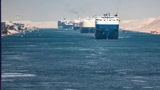 Σουέζ: Αναζητούνται τρόποι να μειωθεί ο αντίκτυπος των επιθέσεων στην Ερυθρά Θάλασσα