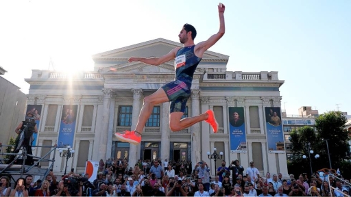 Το Piraeus Street Long Jump επιστρέφει στο Δημοτικό Θέατρο  με τον Μίλτο Τεντόγλου