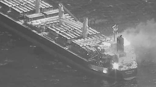 Επίθεση με πυραύλους σε εμπορικό πλοίο – Υπέστη ζημιές και εξέπεμψε SOS
